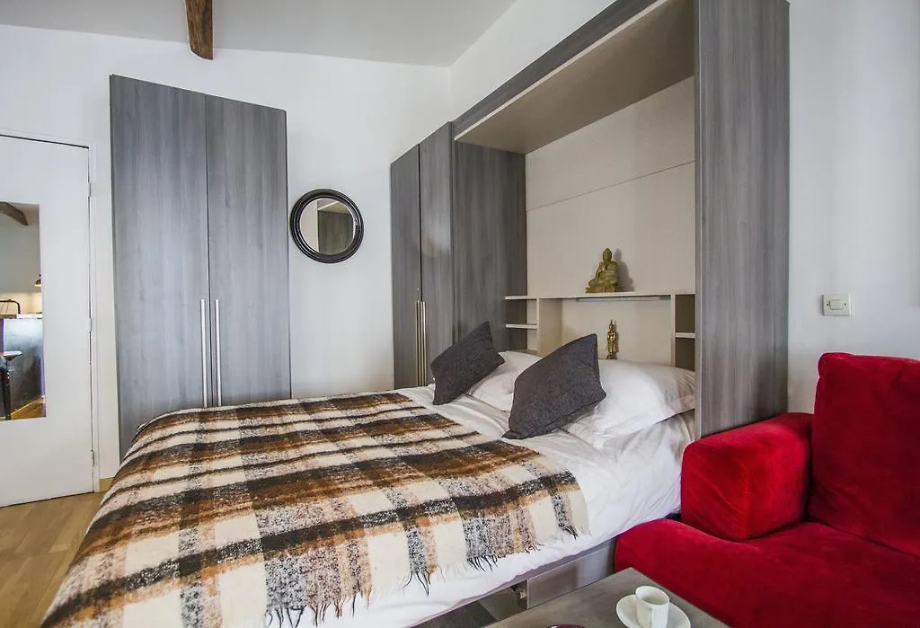 Apartment Moulin Rouge Paris