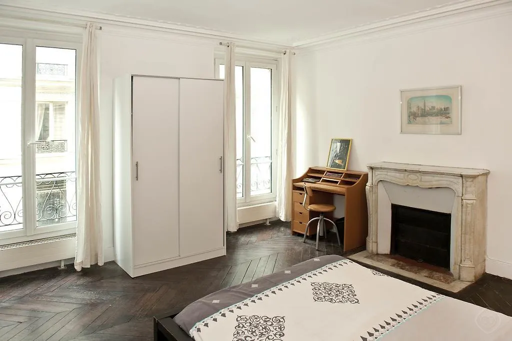 Apartment Moulin Rouge Paris