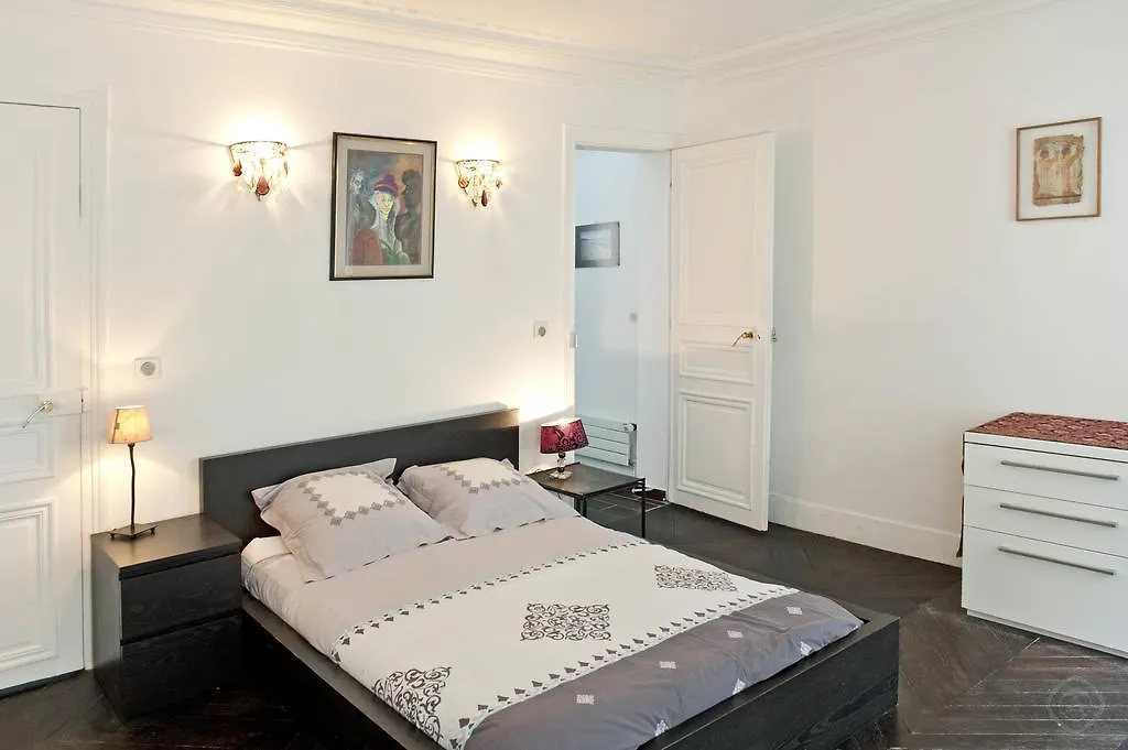 Apartment Moulin Rouge *
