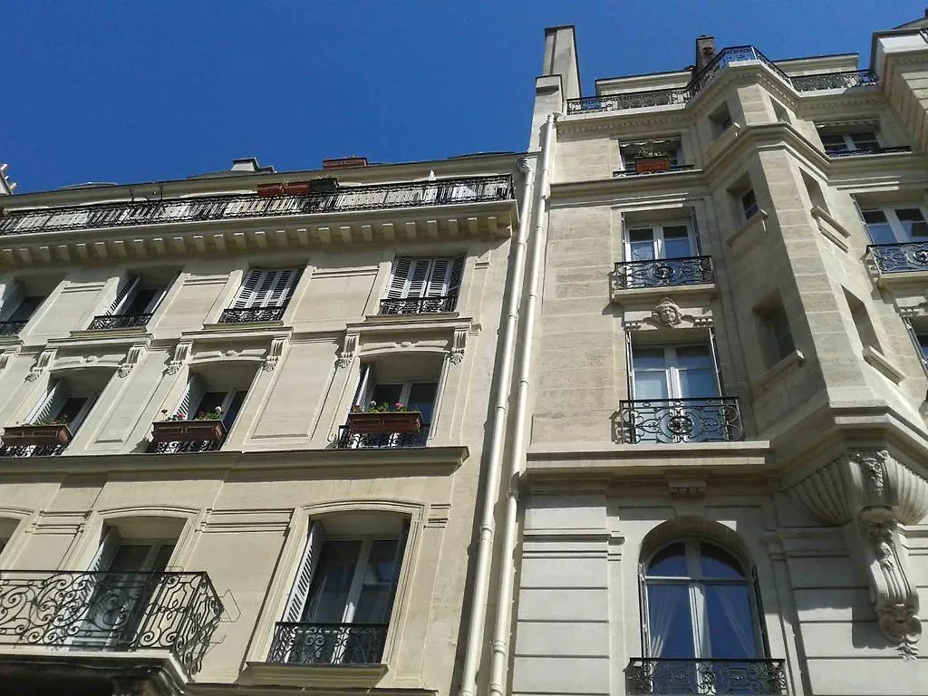 Moulin Rouge Apartment *